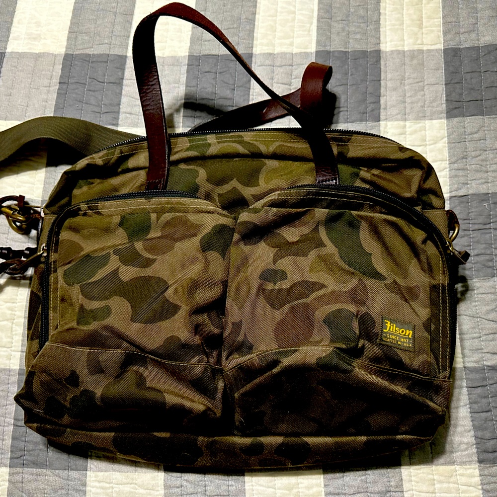 Like new! Filson Dryden Briefcase/24 hour bag!